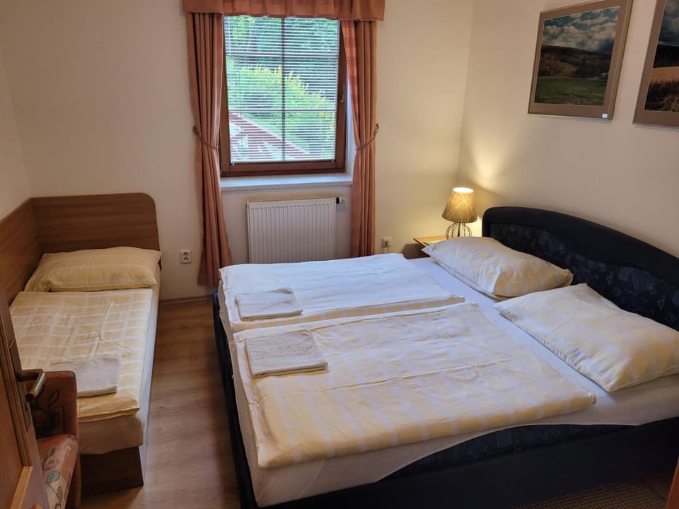 PENSION KUBU Apartment 3 samostatný byt s kuchyní Apartment in Lower Silesian Voivodeship