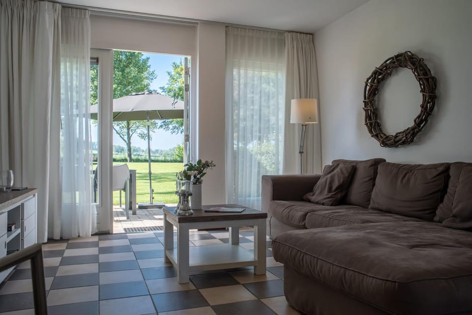 Garden, Living room, Seating area