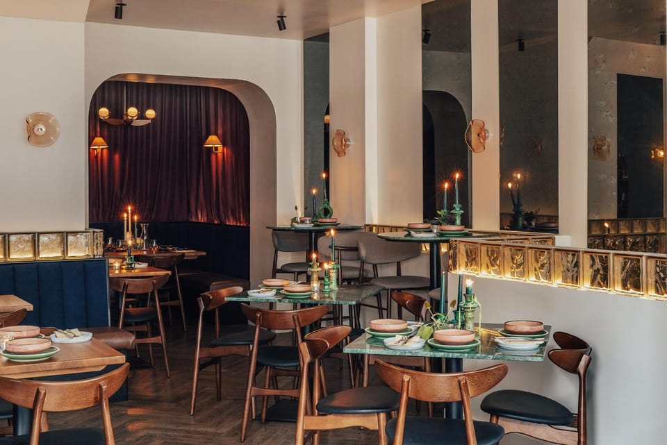 Restaurant/places to eat, Lounge or bar, Seating area, Food