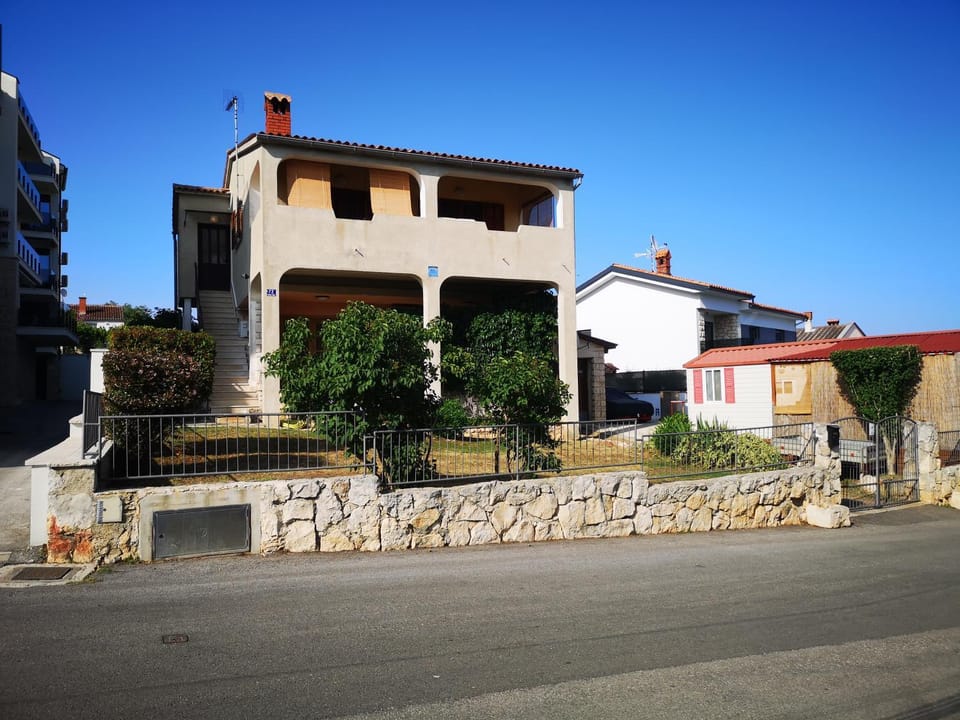 Property building, Street view