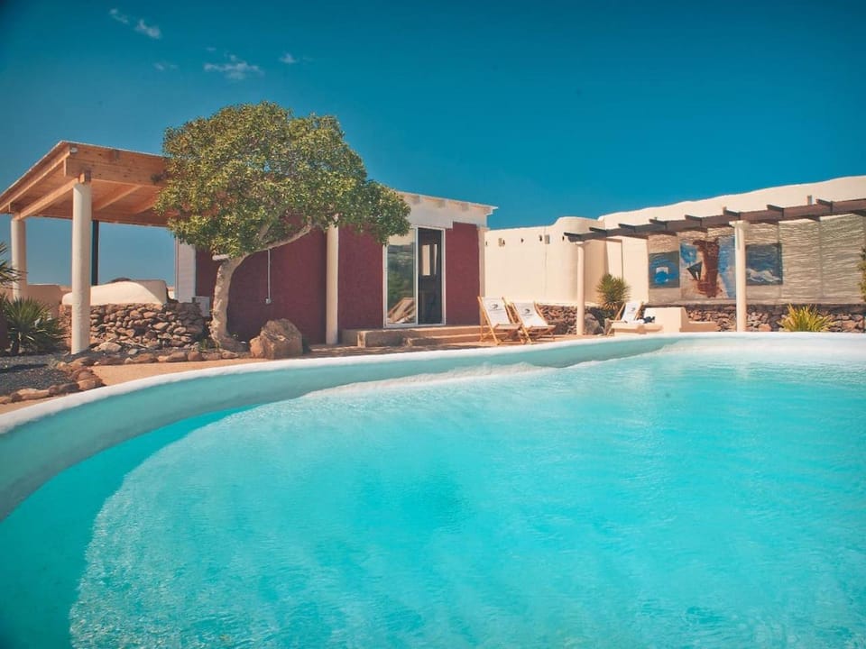 Property building, Patio, BBQ facilities, Garden, Balcony/Terrace, Kitchen or kitchenette, Living room, Dining area, Bedroom, Garden view, Pool view, Swimming pool