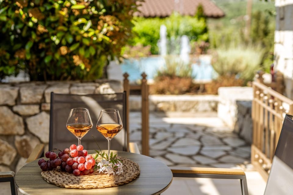 Patio, Garden, View (from property/room), Balcony/Terrace, Garden view, Landmark view, Mountain view, Area and facilities, Drinks, Alcoholic drinks, Inner courtyard view