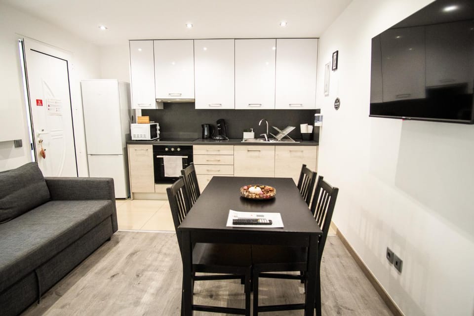 TV and multimedia, Seating area, Dining area