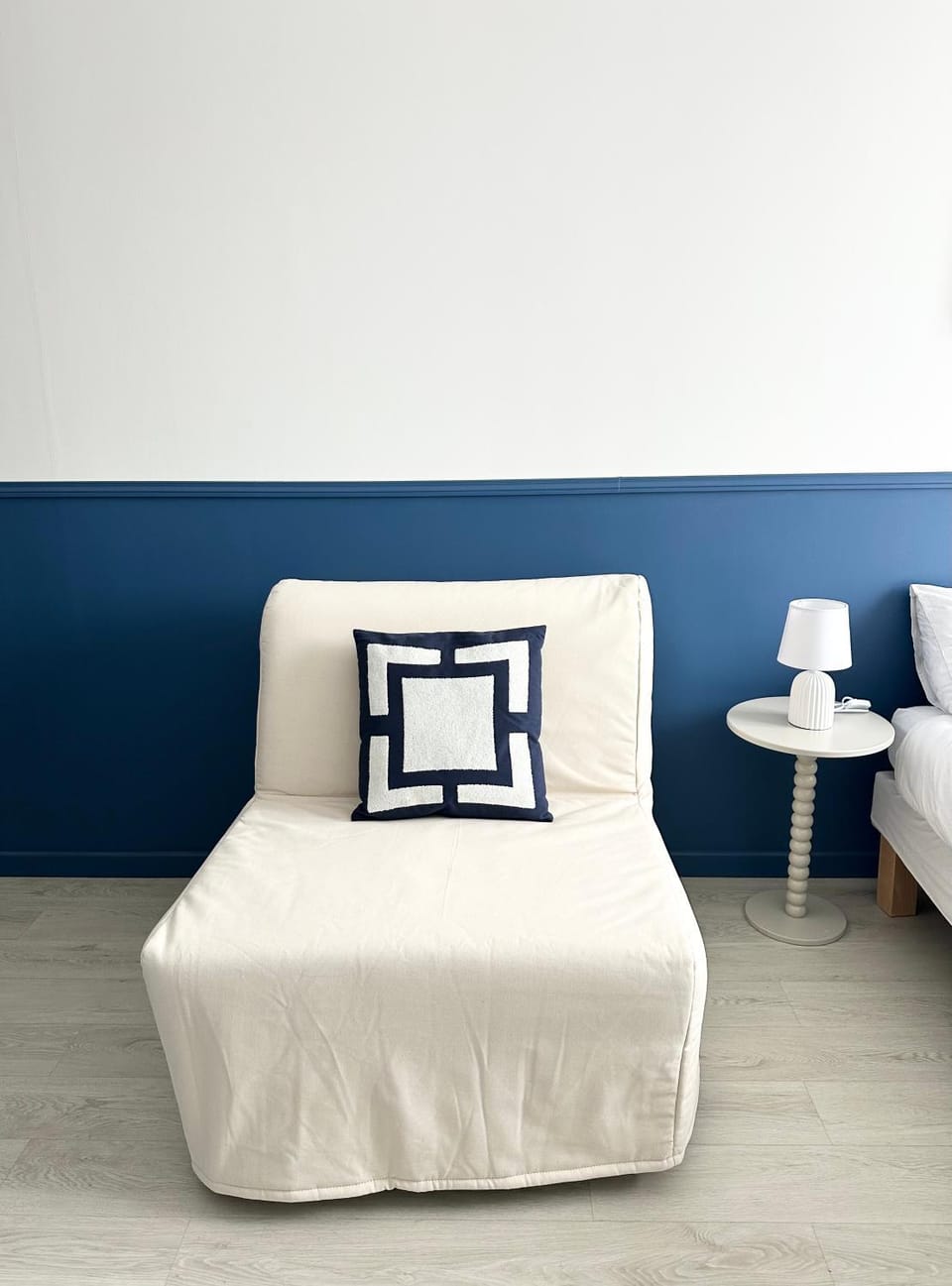 Bed, Living room