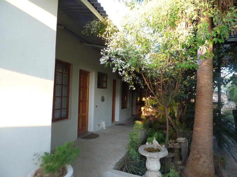 Property building, Facade/entrance, Garden, Other, Decorative detail, Floor plan, Garden view