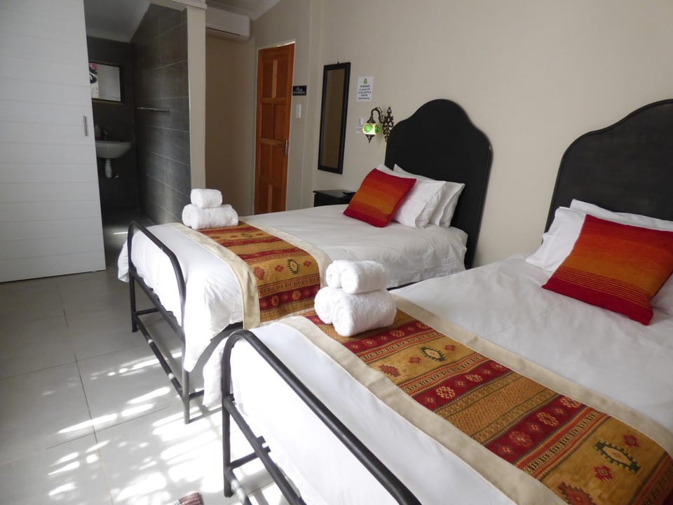 Bed, Bathroom, Photo of the whole room, Bedroom