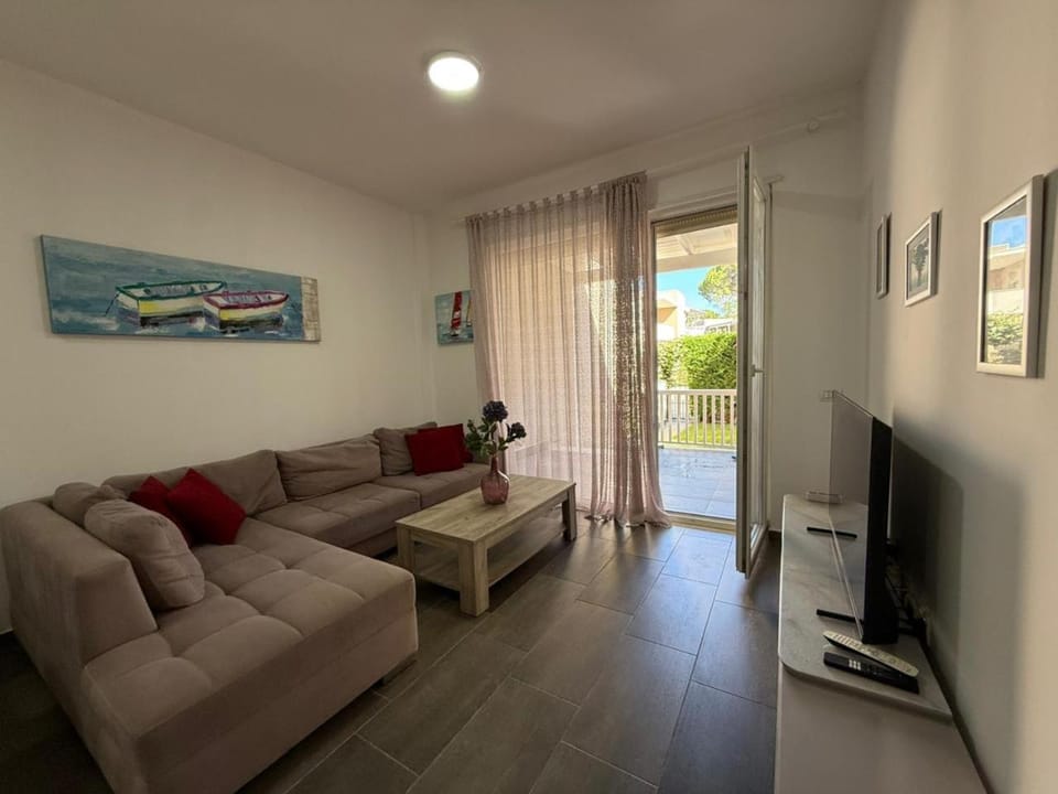 TV and multimedia, Living room, Seating area, Evening entertainment