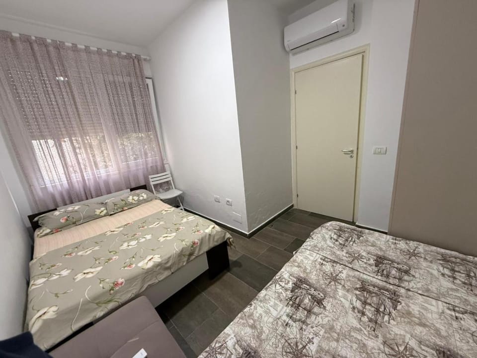 Bed, Bedroom, wardrobe, air conditioner