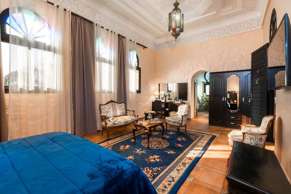 Coffee/tea facilities, Photo of the whole room, Seating area, Bedroom