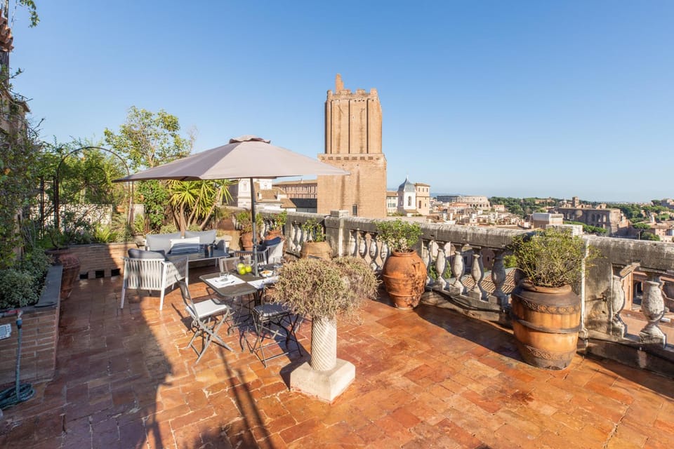 View (from property/room), Balcony/Terrace, City view