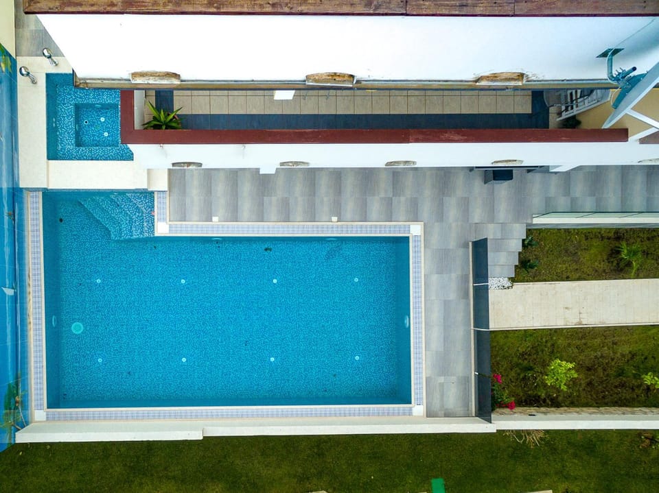 Property building, Day, Pool view, Swimming pool