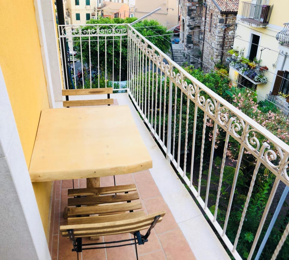 View (from property/room), Balcony/Terrace, Garden view
