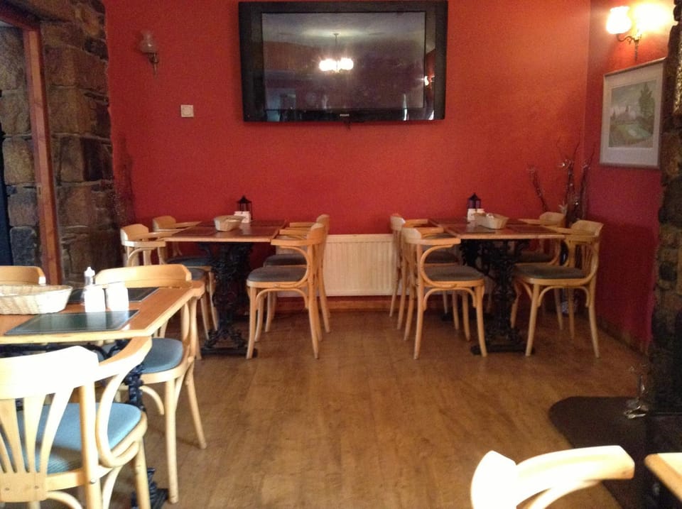 Restaurant/places to eat, Lounge or bar