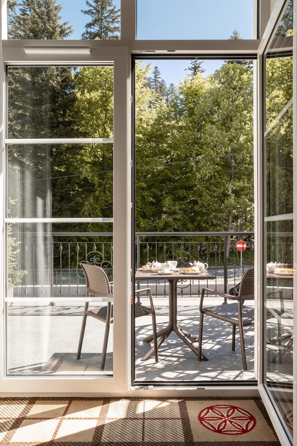 Patio, Day, Balcony/Terrace