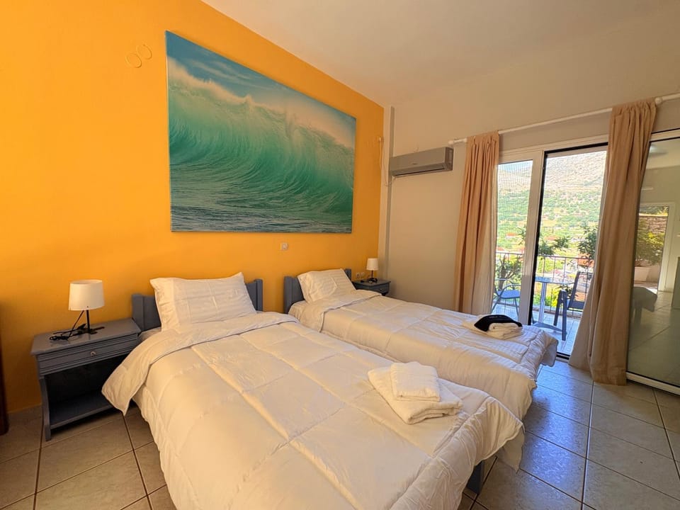 Bed, Bedroom, towels, air conditioner