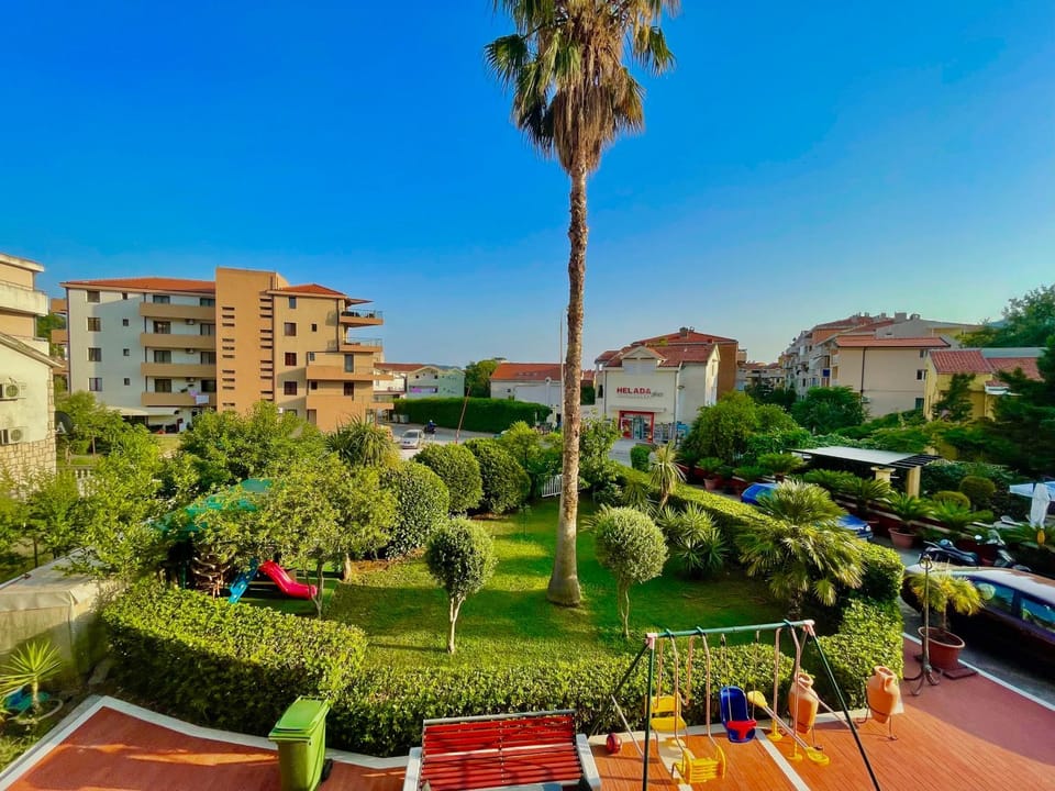 Neighbourhood, Garden view