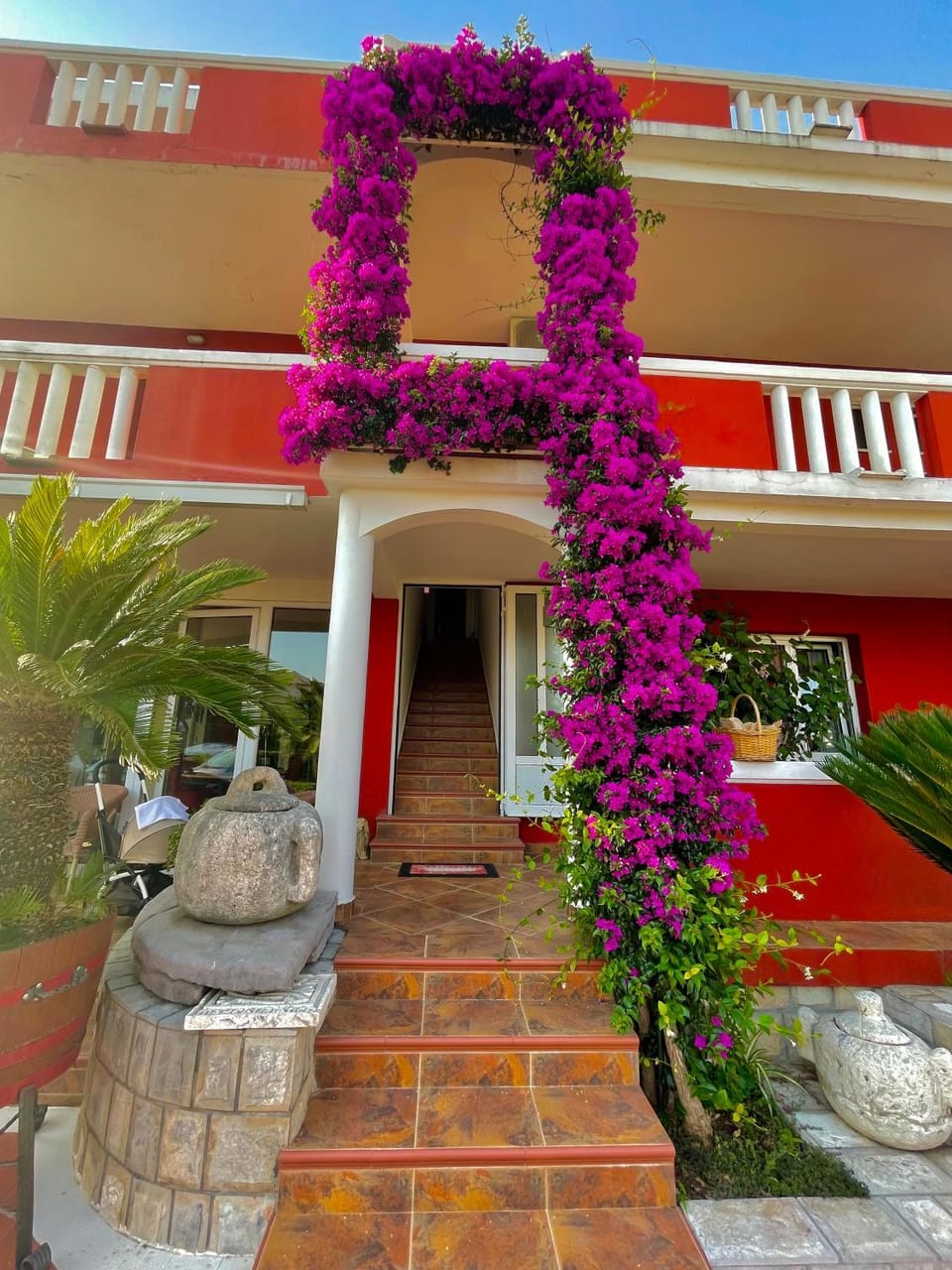Property building, Patio, Facade/entrance