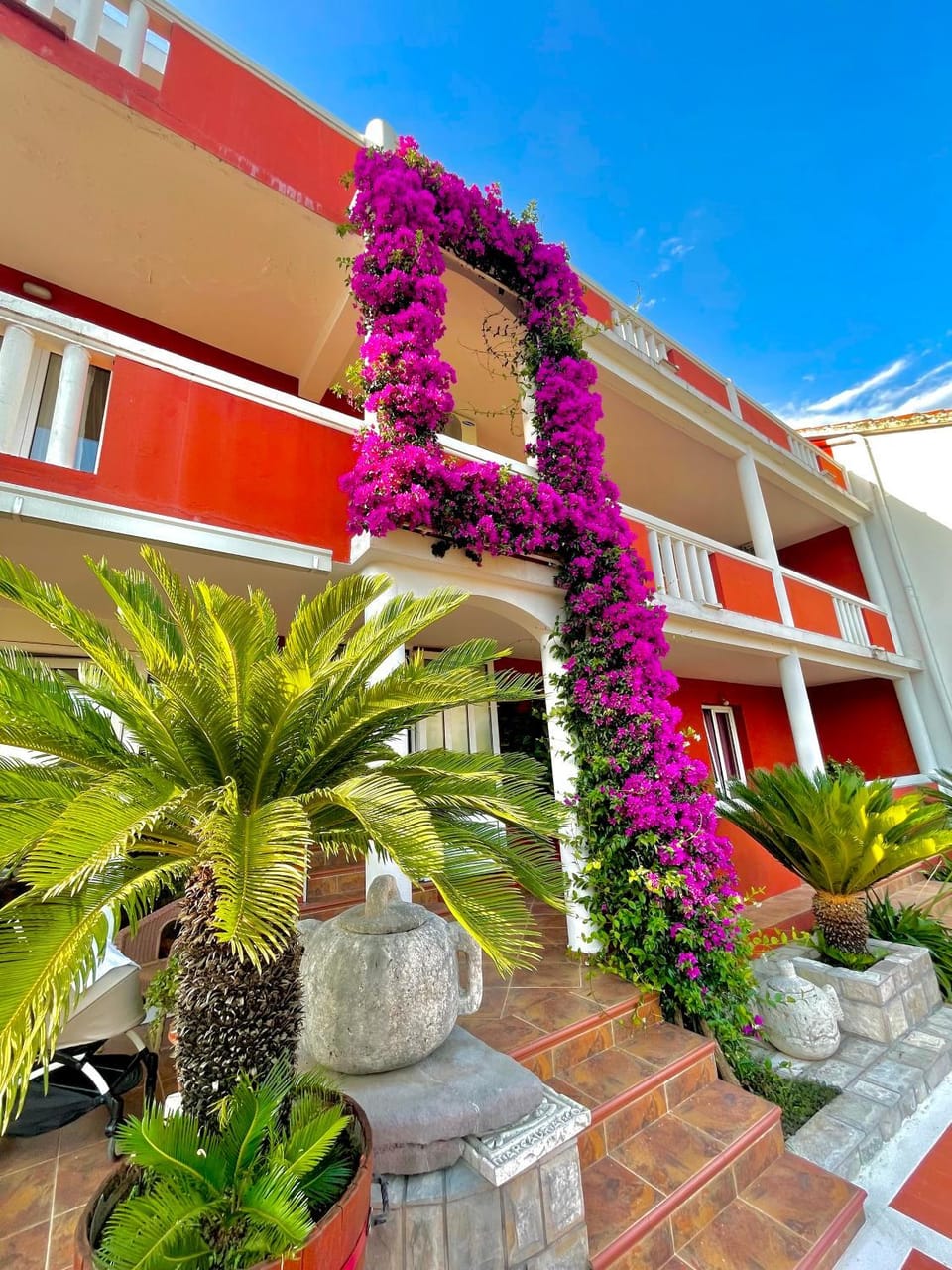 Property building, Facade/entrance, Garden