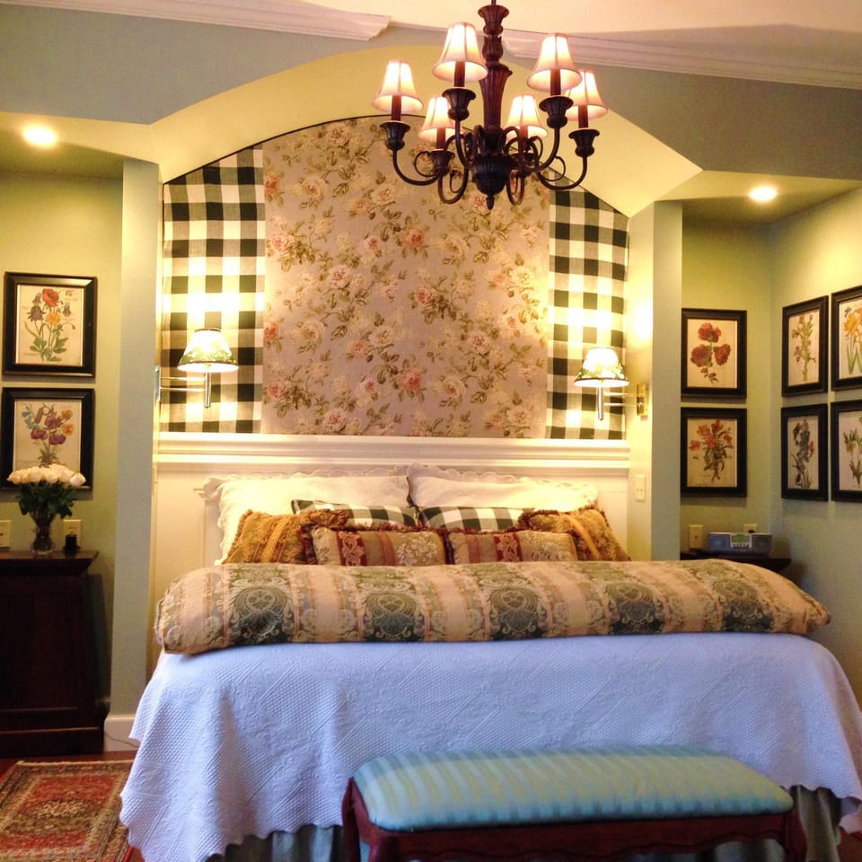 Bed, Decorative detail, Bedroom