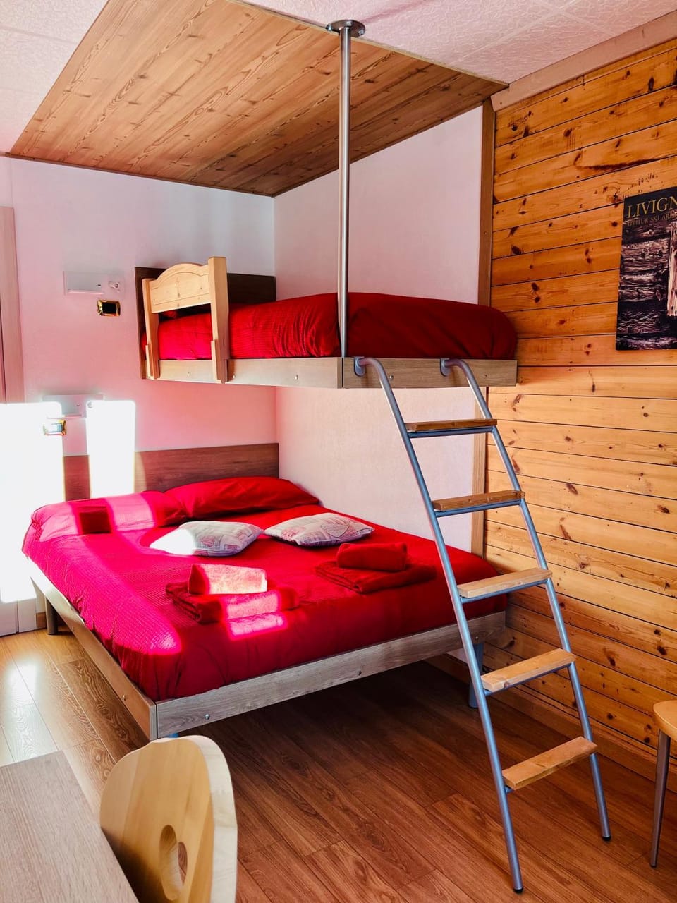 Bed, Photo of the whole room, Bedroom, bunk bed