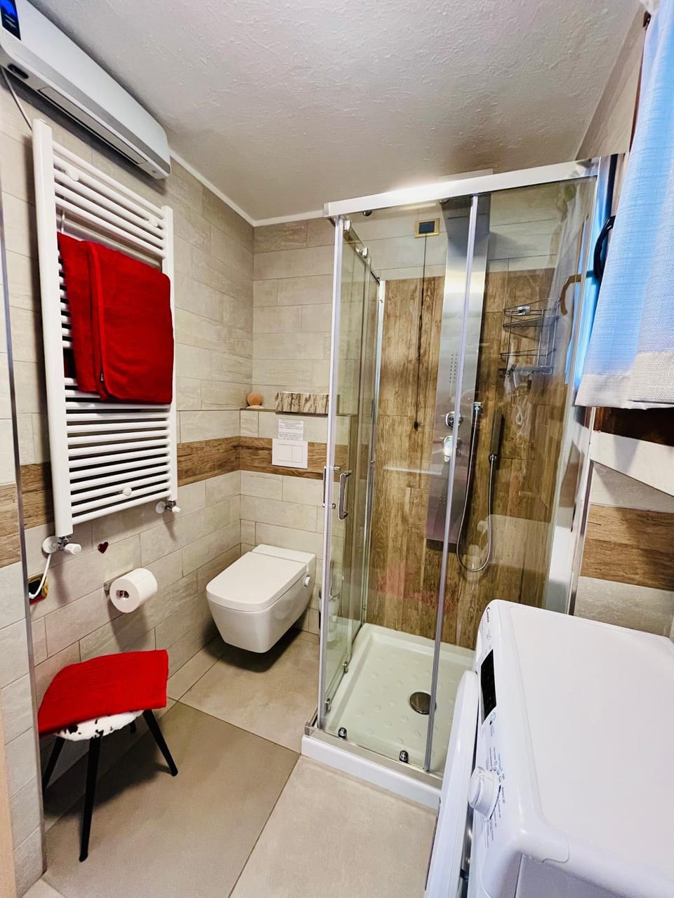 Shower, Toilet, Bathroom, bidet, towels