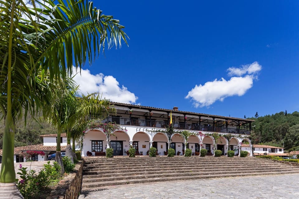 Property building, Lobby or reception, Business facilities, Garden view, Street view