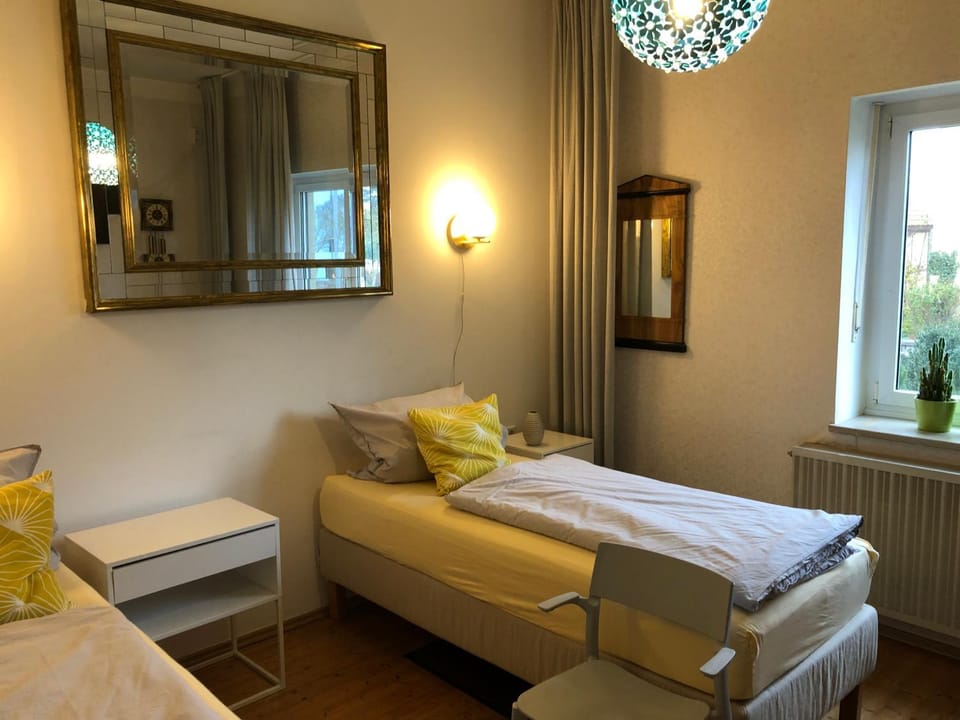 Bed, Photo of the whole room, Bedroom, Inner courtyard view