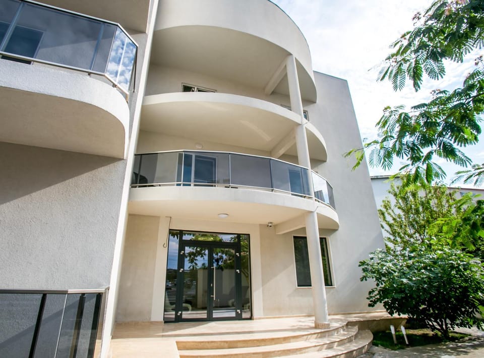 Property building, Facade/entrance
