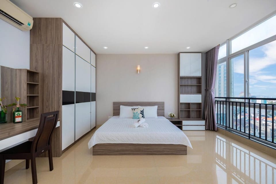 Bed, View (from property/room), Seating area, Bedroom, wardrobe