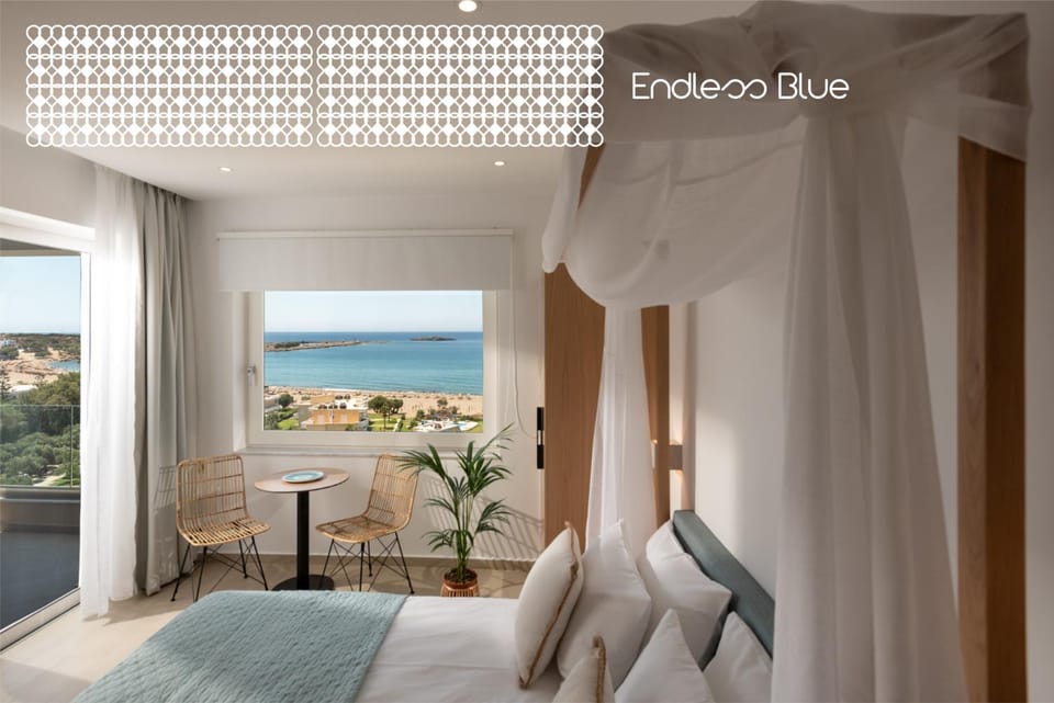 Photo of the whole room, Sea view