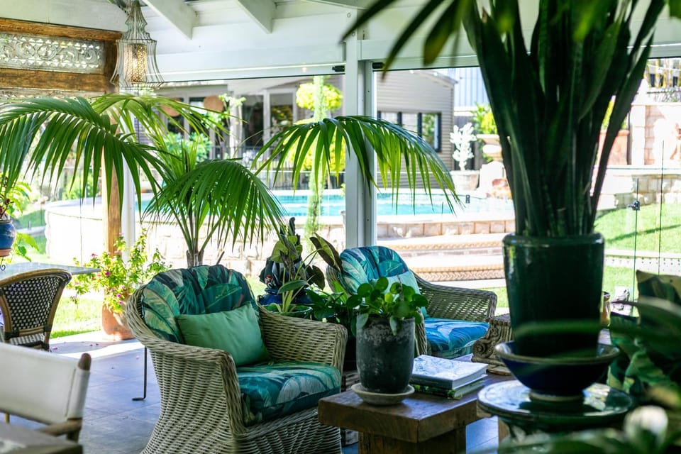 Property building, Lounge or bar, Swimming pool, Breakfast, sunbed