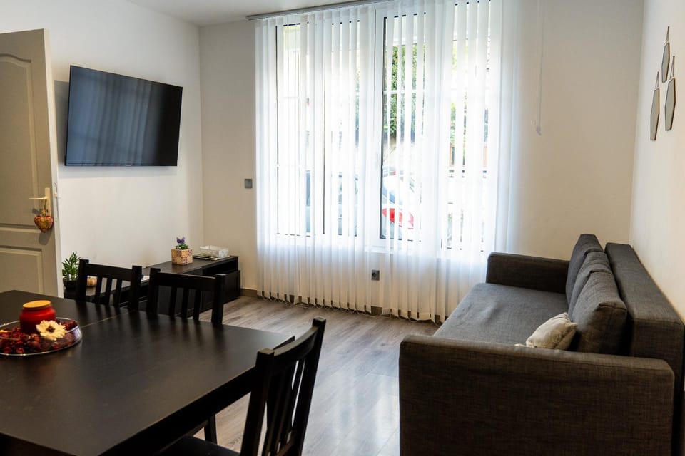 Communal lounge/ TV room, Living room, Seating area, Dining area