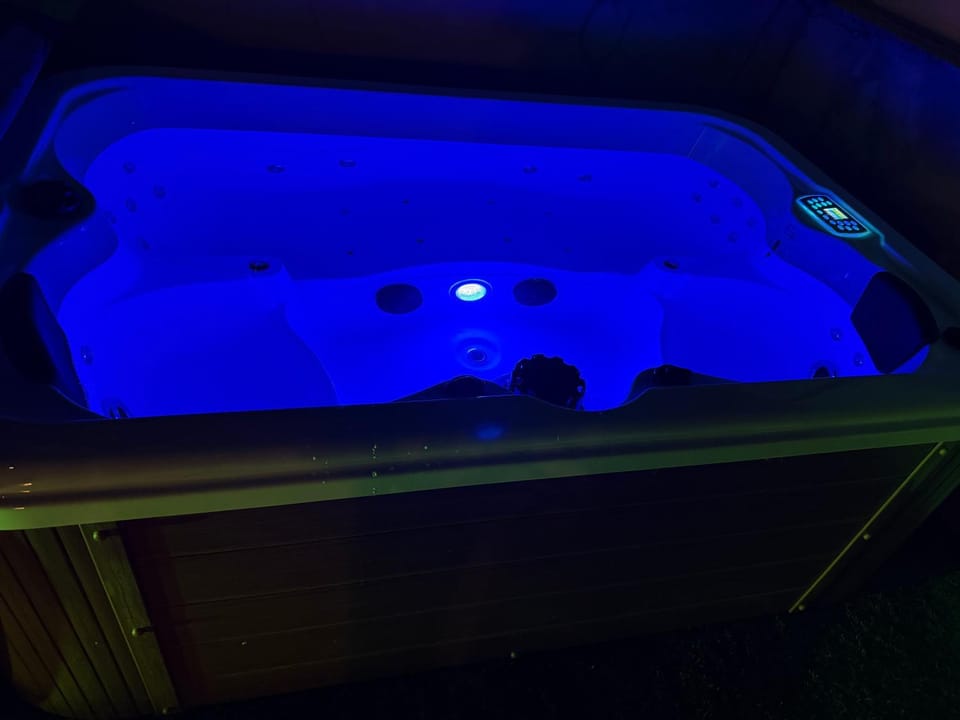 Ático 90m de terraza, jacuzzi privado y cargador de coche eléctrico en Cabria, Almuñecar Apartment in Almuñécar