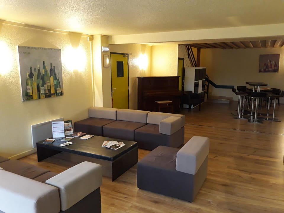 Communal lounge/ TV room, Living room, Lobby or reception, Lounge or bar