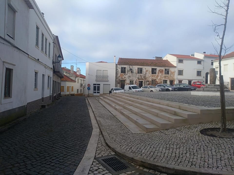 Nearby landmark, Facade/entrance, Street view