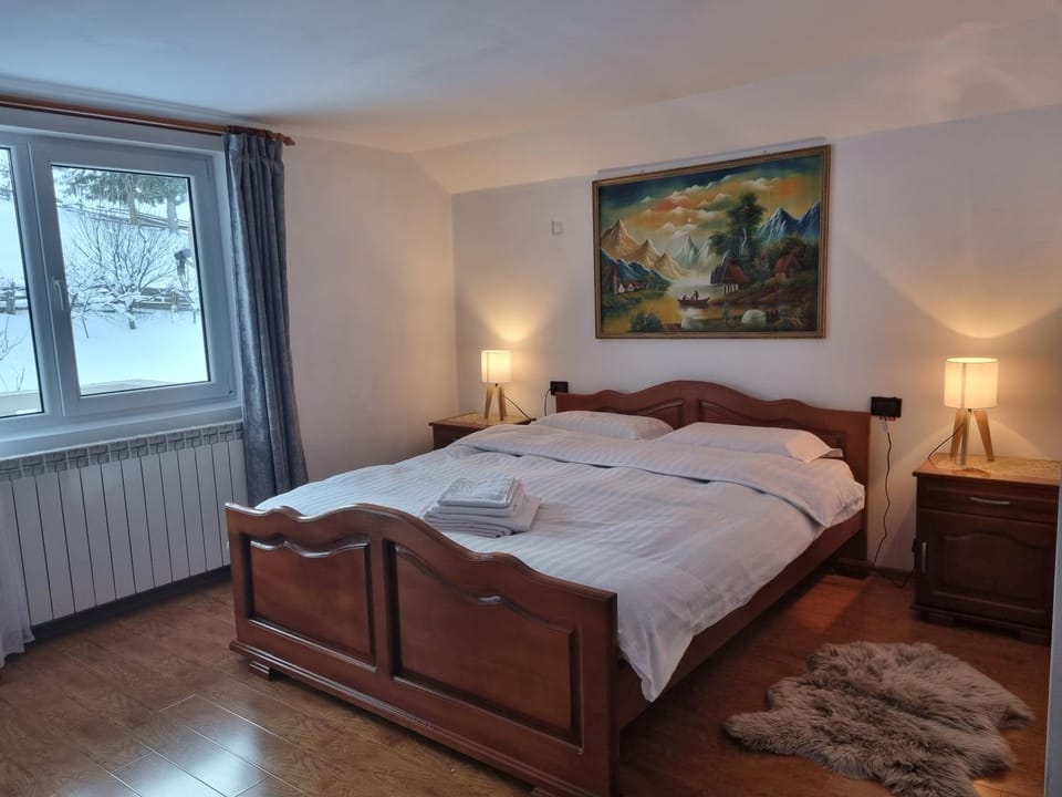 Pensiunea Casa Bradet Bed and Breakfast in Romania
