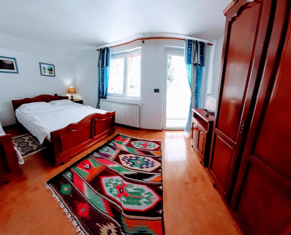 Pensiunea Casa Bradet Bed and Breakfast in Romania