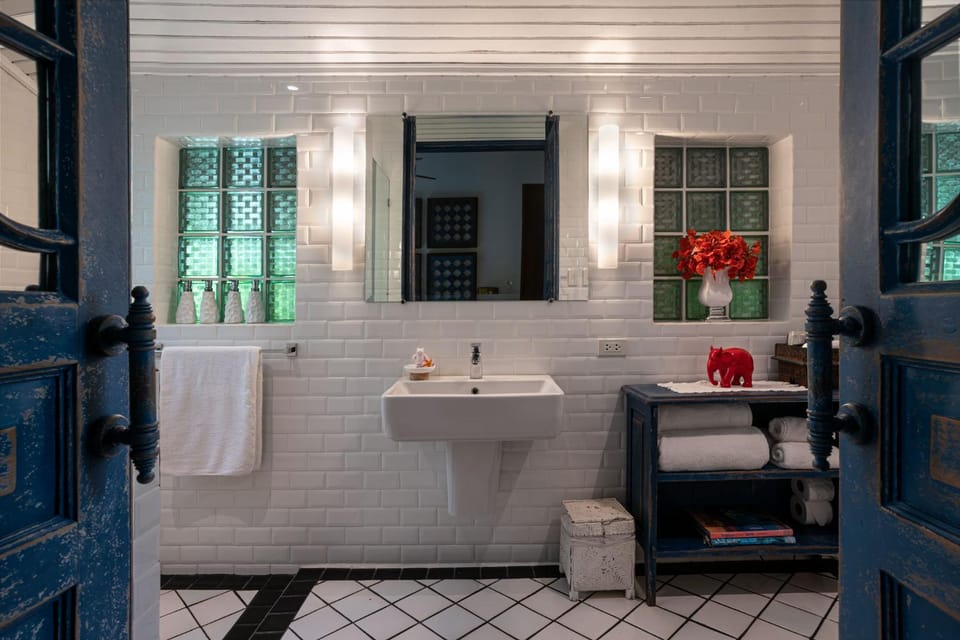 Bathroom, towels