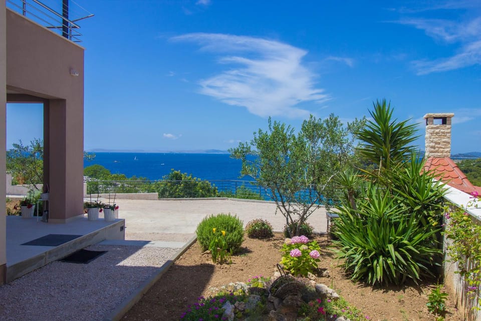 Garden, Sea view