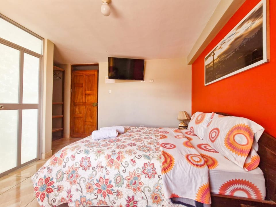 Communal lounge/ TV room, Bed, TV and multimedia, Bedroom