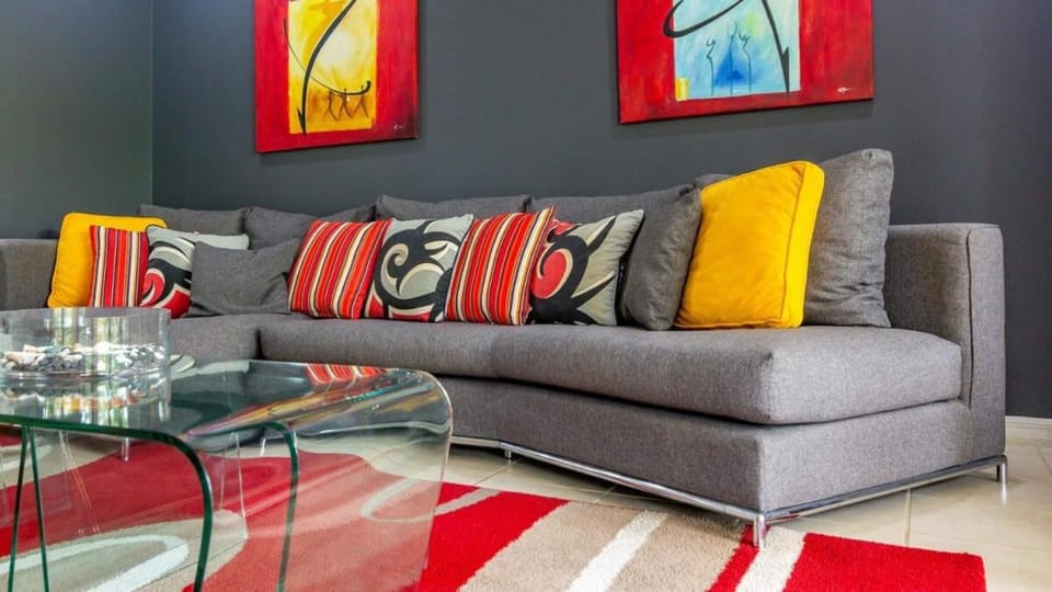 3rd-floor space with modern décor recently renovated viewing over pool in Coco House in Coco