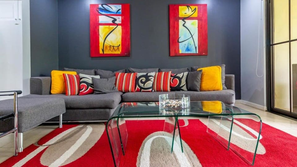 3rd-floor space with modern décor recently renovated viewing over pool in Coco House in Coco