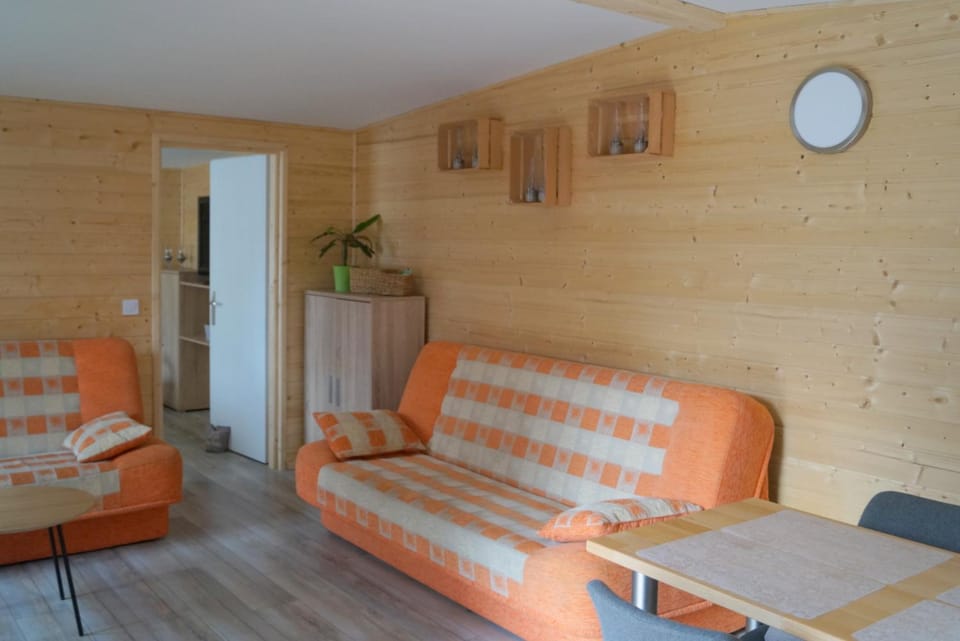 Seating area, Dining area