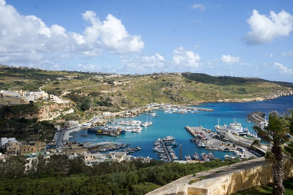 GetawayNpetto Private Duplex Maisonette with Jacuzzi Hot Tub House in Malta