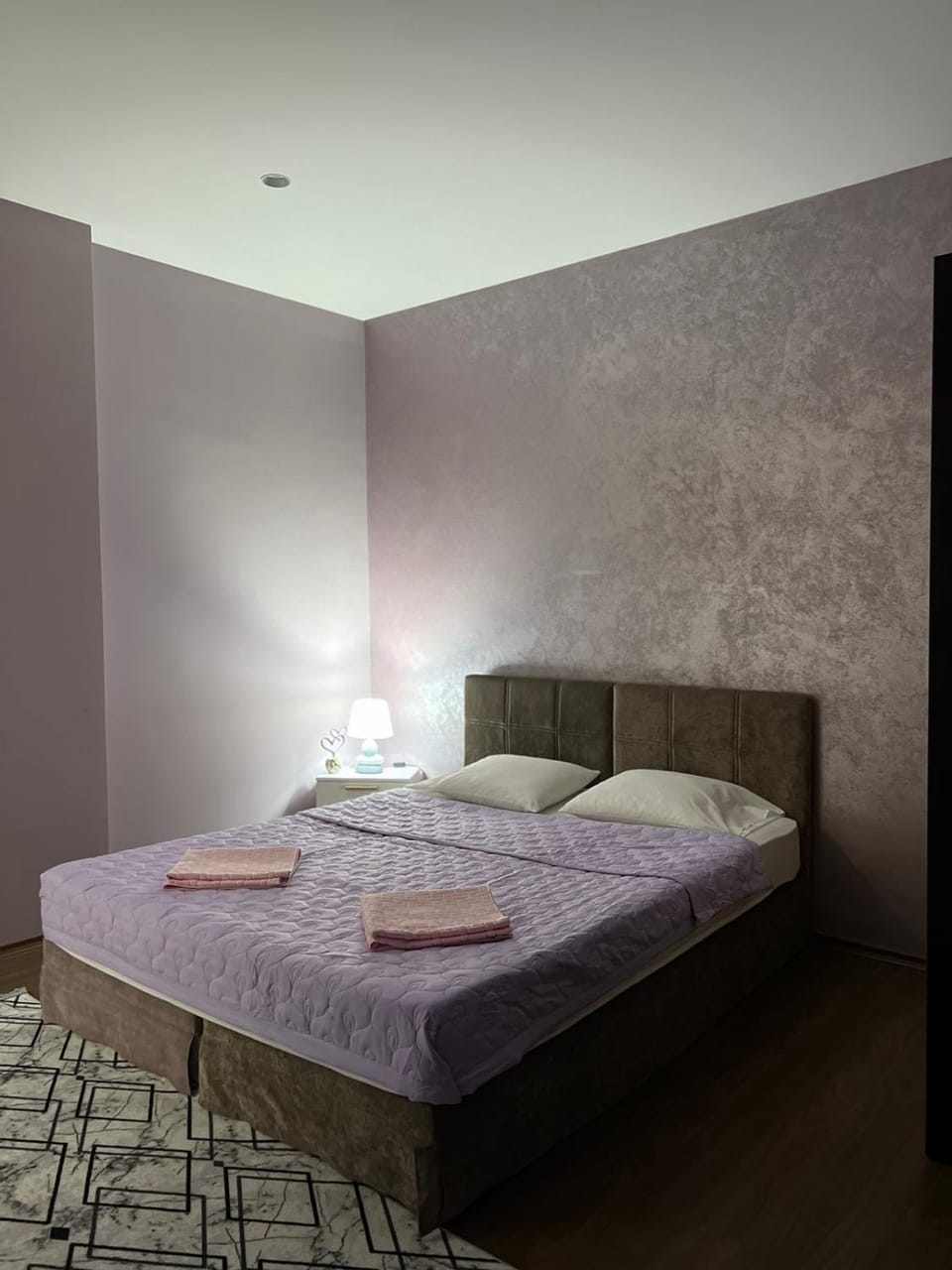 Bedroom, towels
