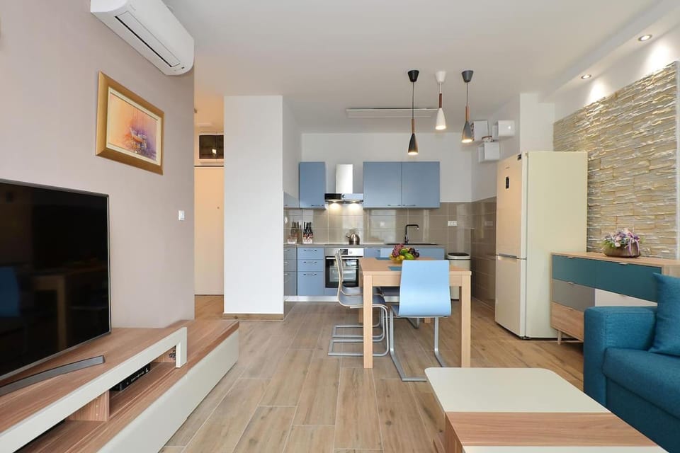 Living room, Seating area, Dining area, kitchen