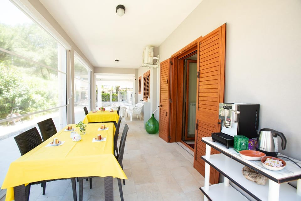 Property building, Breakfast