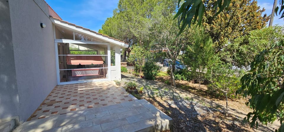 Property building, Day, Garden, Garden view