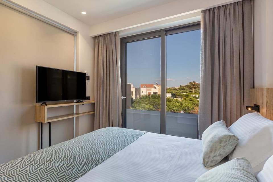 Bed, TV and multimedia, Bedroom