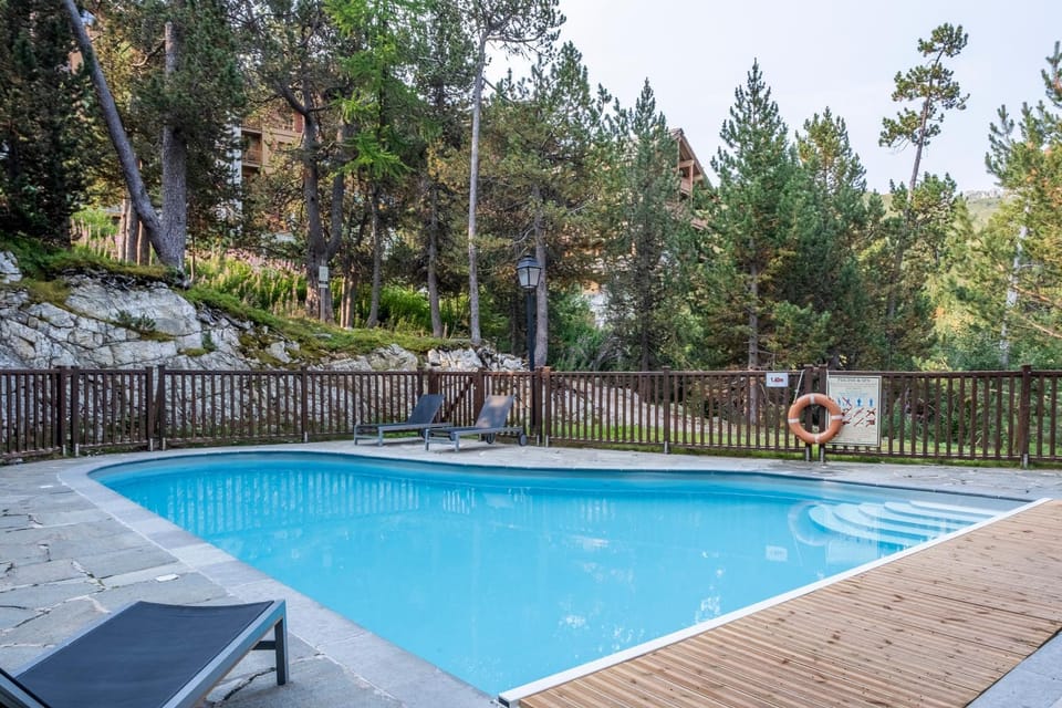 Spring, Day, Natural landscape, View (from property/room), Swimming pool